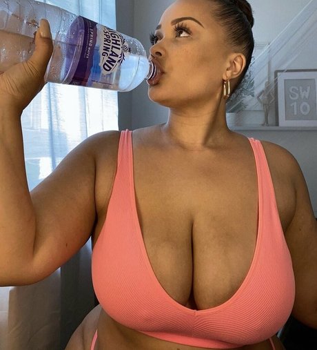 ぽっちゃり黒人OnlyFans 限定 写真