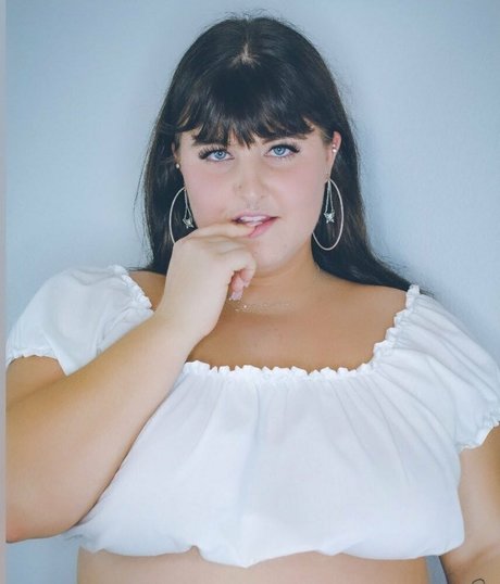 freeleila セックス女優 写真