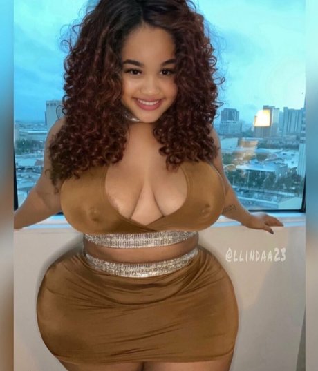 ホットな裸のオンリーファンズ ヌード 写真