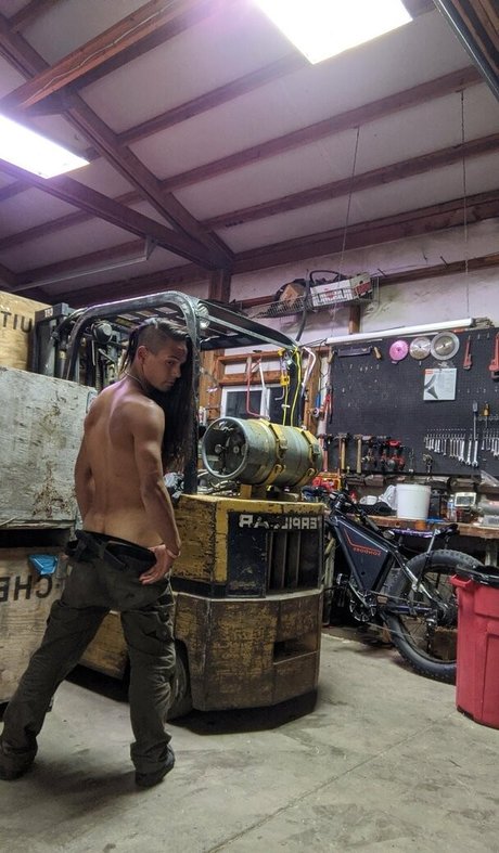 kinkyninjawolf エロティックモデル ギャラリー