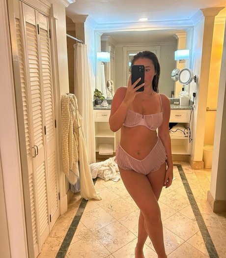 Georgia Ella Murphy エロティックなモデル 写真