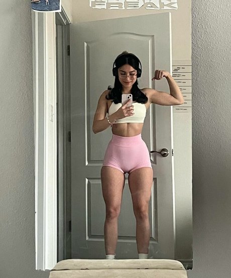 Anisia Martinez アートスター 写真