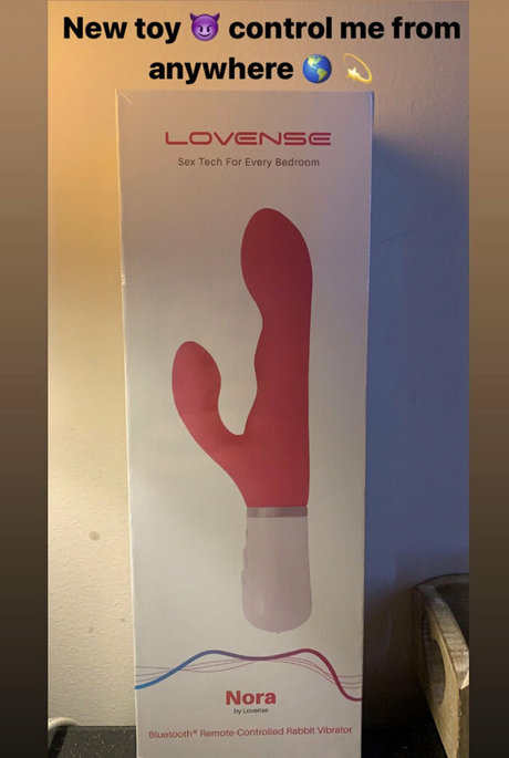 巨大なチンポを持つシーメールオンリーファンズ 無料裸 写真