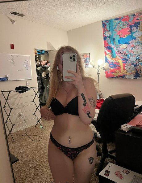 大きなお尻と巨乳のオンリーファンズ セクシーxxx 画像