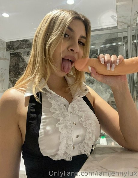 iamjennylux ポルノモデル 写真