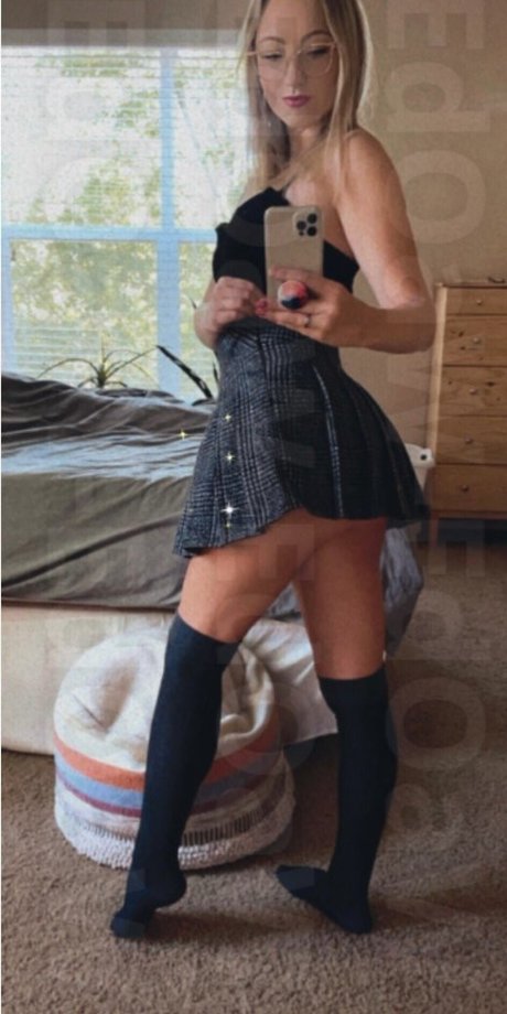 巨乳の黒人女性オンリーファンズ ヌード 写真