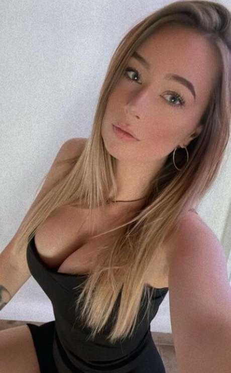 lizzzyfox 無料女優 写真