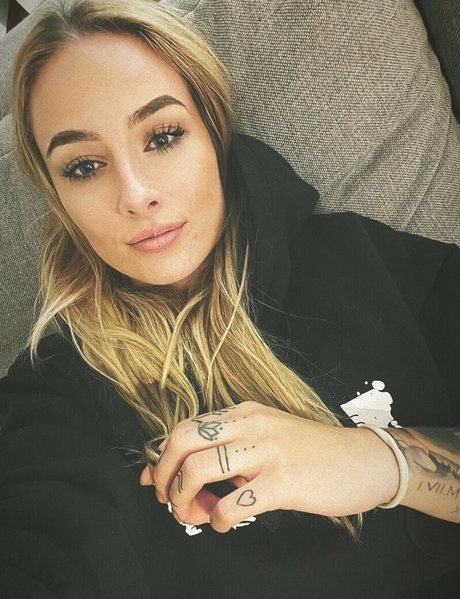 lizzzyfox ホットなモデル ギャラリー