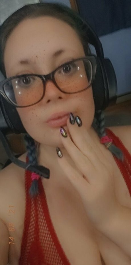 トゥワークオンリーファン エロ 画像