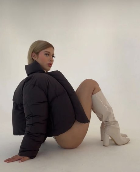 ティーンランジェリーOnlyFans HD ギャラリー