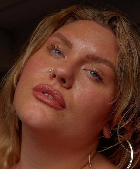 Lovaeij 高品質のポルノスター 写真