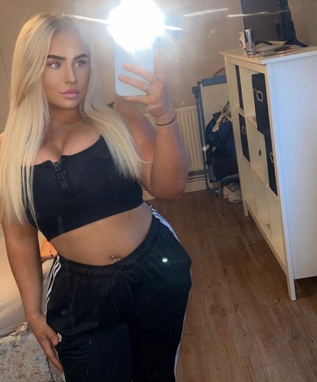 最高のプッシーオンリーファンズ アダルト ギャラリー