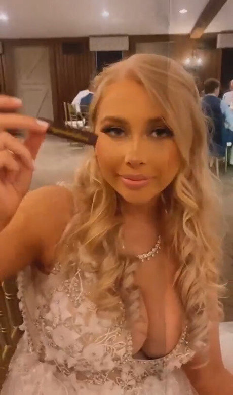 Rhiannon C ポルノスター パーフェクト 写真