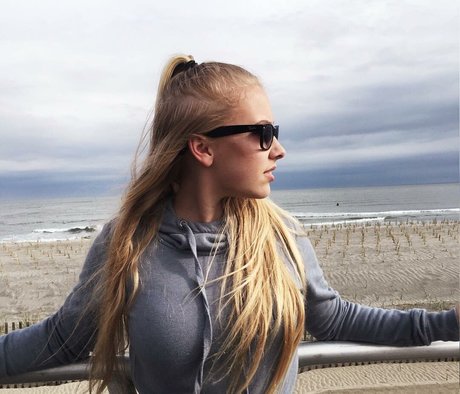 Rhiannon C セックスポルノスター 写真