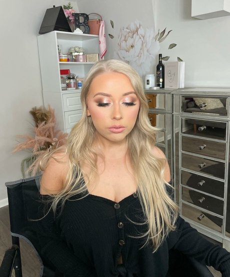 Rhiannon C トップモデル 写真