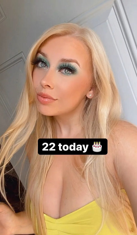 Rhiannon C 裸モデル 画像