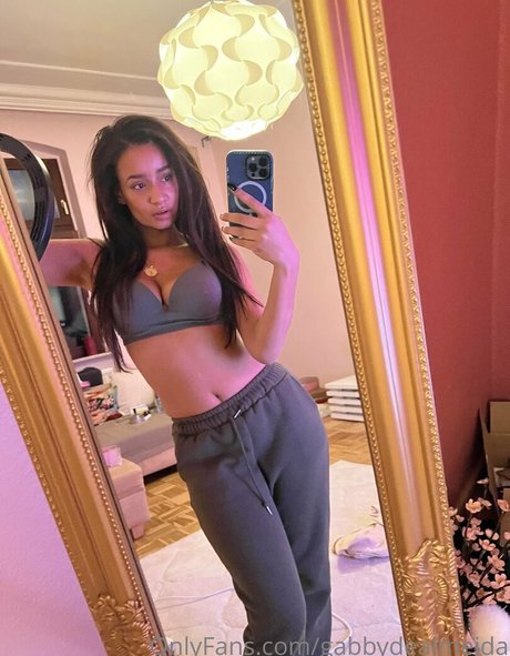 gabbydealmeida ポルノスター 可愛い 写真