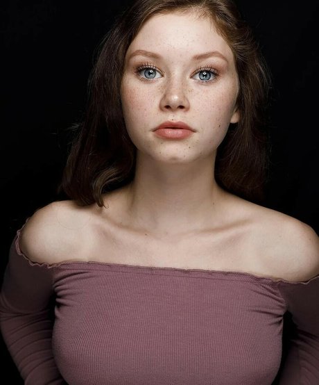 Lily Ana Alexander 限定スター ギャラリー