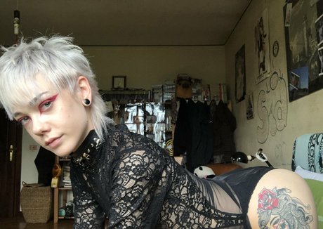 guapafree ポルノスター ヌード 写真