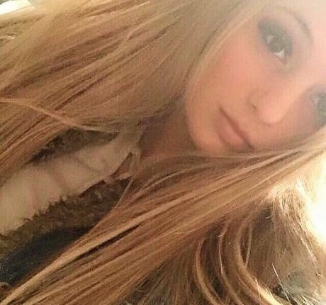 Kimi McFarland 裸の女優 ギャラリー