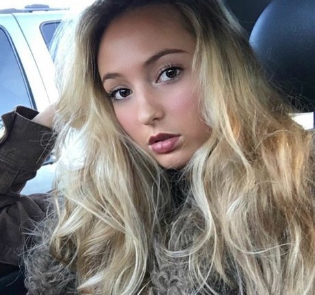 Kimi McFarland アート女優 写真