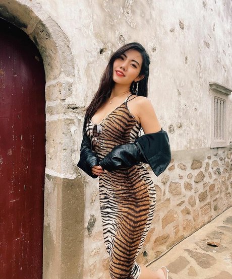 ゴス3P OnlyFans ホット 画像