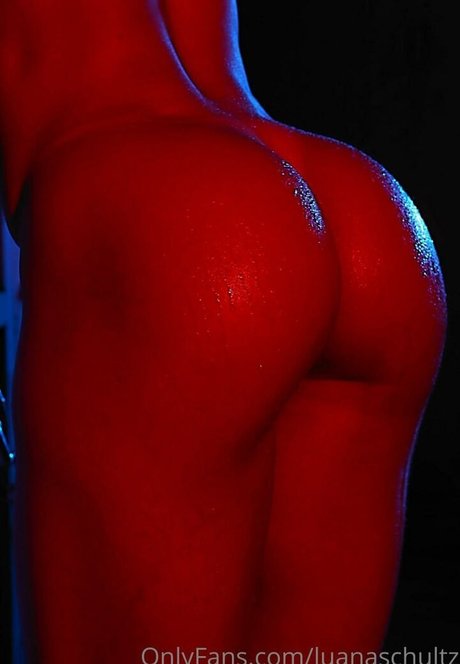 Luana Schultz アダルトモデル 写真