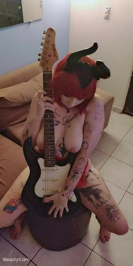 Naru Peridot 裸のスター 写真