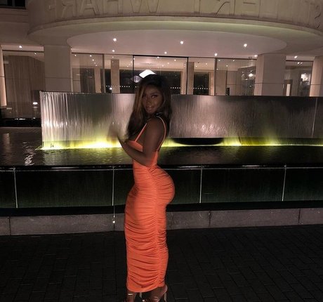 アンバー・オンリーファンズ アートxxx 写真