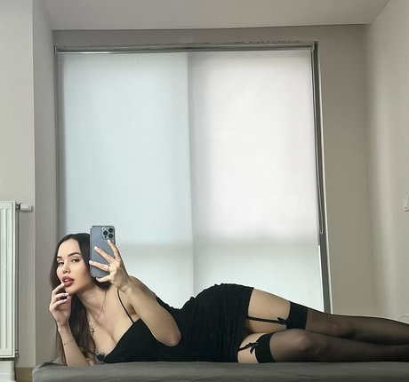 anastaisimefree エロティックモデル 写真