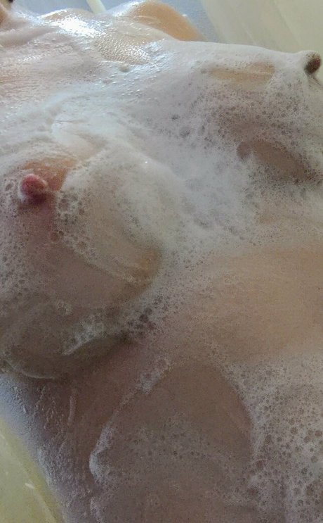 巨乳ブルネットオンリーファンズ エロチック 画像