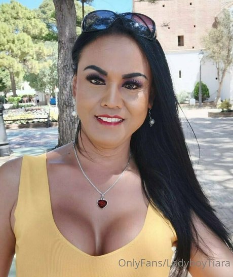 ladyboytiara 最高のポルノスター 写真