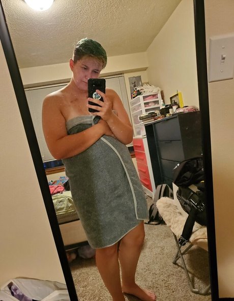 ミニドレス OnlyFans セクシー裸 写真