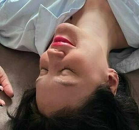 Derin Uslu 完璧な女優 写真