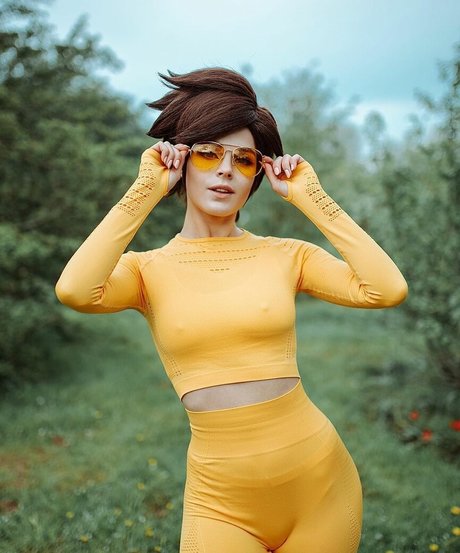 Yugoroforge 裸のスター 写真