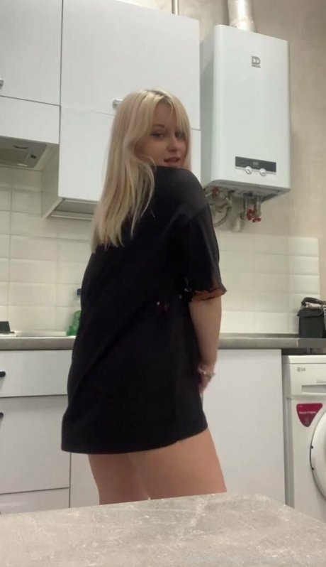 mari lovee free 裸のスター 画像