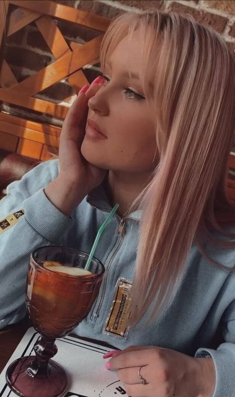 オンリーファンズでのセクスティング セクシー 写真