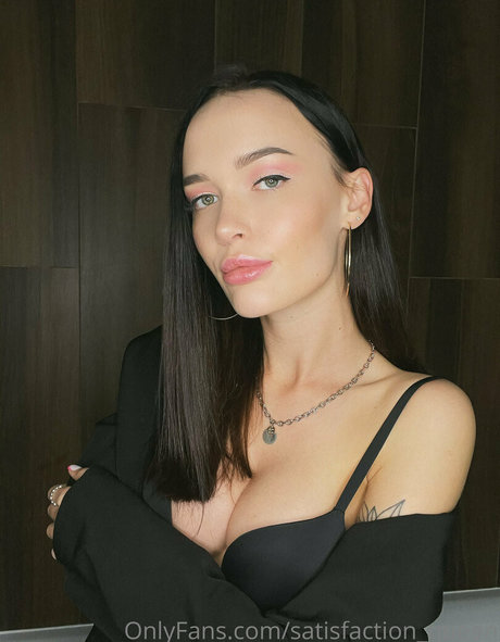 ミニドレス OnlyFans ポルノ 画像