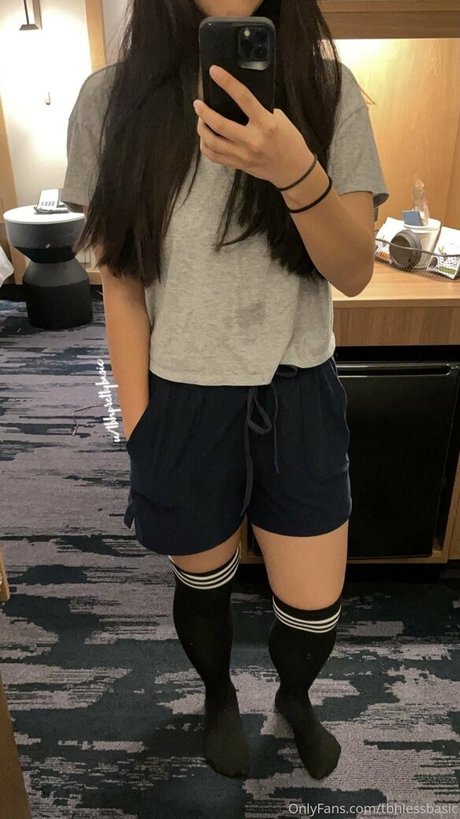 tbhlessbasic ヌード女優 ギャラリー