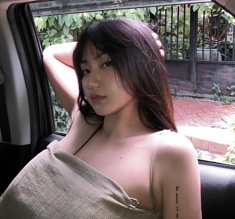 lil zogbabe アダルトモデル 写真