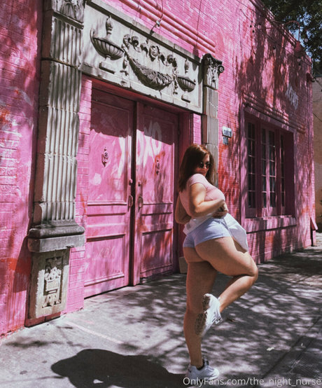 BBW パウグ オンリーファンズ 美しい裸 写真