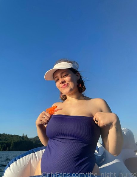 the night nurse ポルノモデル 写真