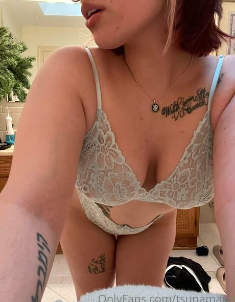 tsunamans ポルノスター エロティック ギャラリー