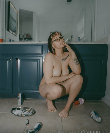 tsunamans ポルノモデル 写真