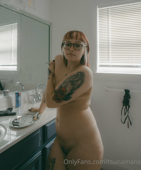 tsunamans ポルノスター エロティック ギャラリー