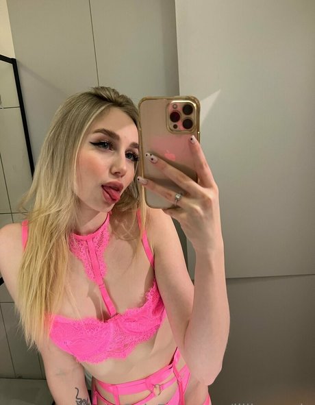 ゴス3P OnlyFans アートヌード 画像