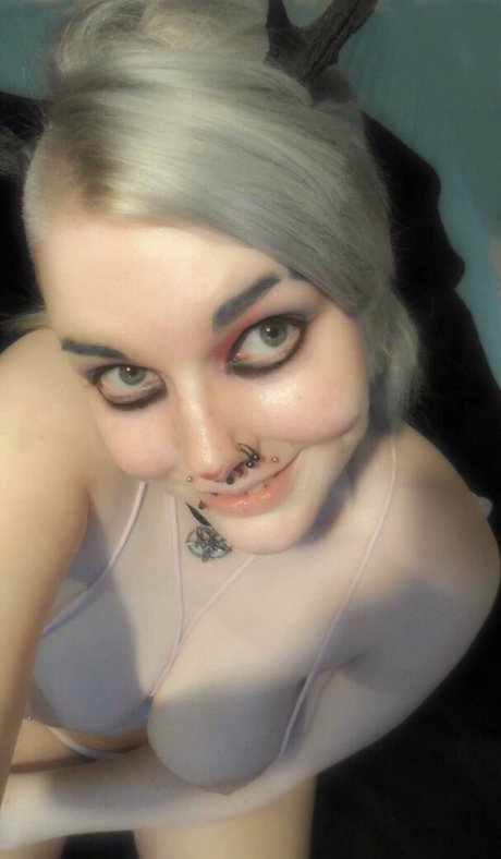 小さなオンリーファンズ 裸 画像