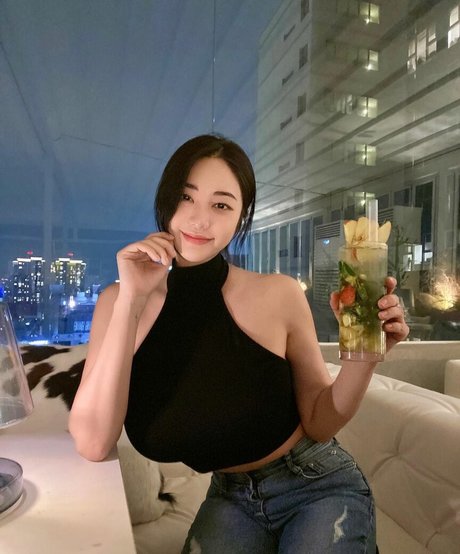 母乳オンリーファン ポルノグラフィック 画像