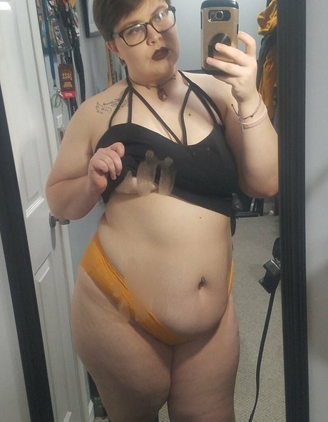 曲線美のクーガーOnlyFans 無料ヌード 写真