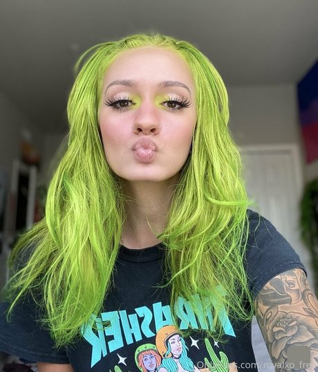 ピアス乳首オンリーファンズ えろ ギャラリー